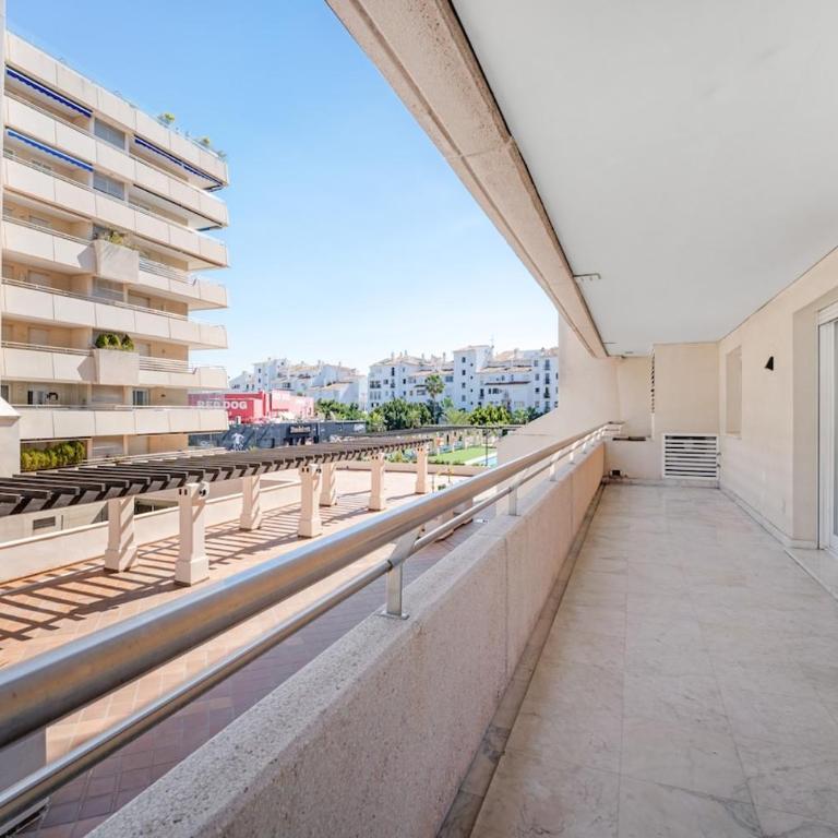 MARBELLA HOME RENTALS - Marina Banus, Puerto Banús, 2BR Comfortable, Pool & Parking - Apartamento de 2 dormitorios - 20