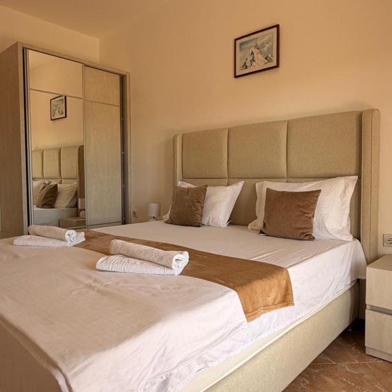 Antonios Apartments - Deluxe Family Suite - 10