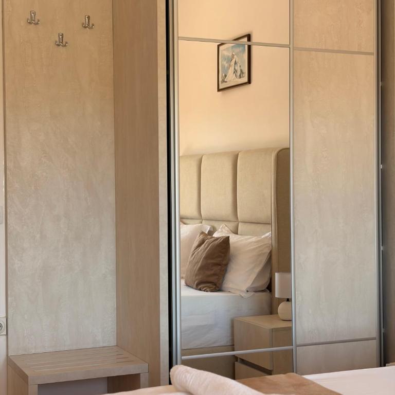 Antonios Apartments - Deluxe Family Suite - 9