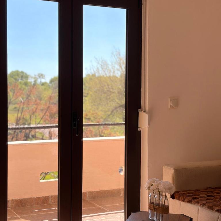 Antonios Apartments - Deluxe Family Suite - 2