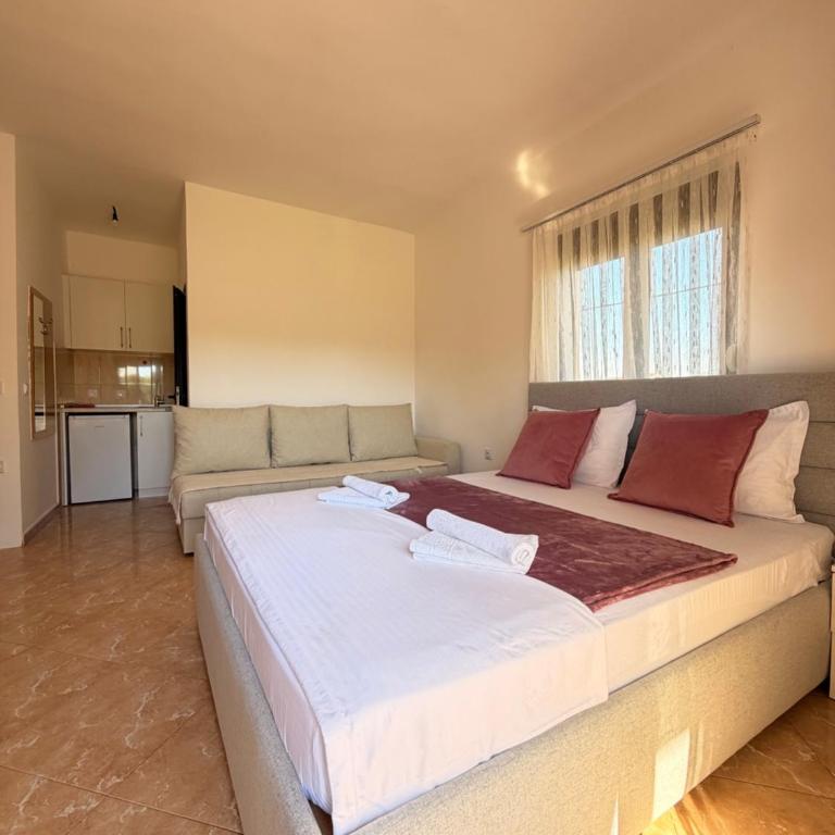 Antonios Apartments - Triple Room with Terrace - 5