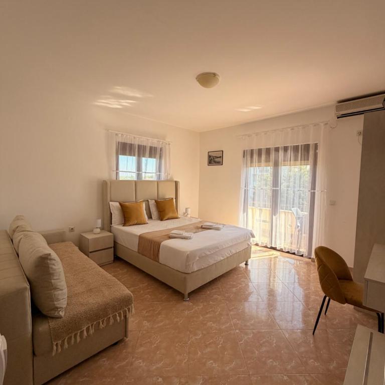 Antonios Apartments - Quadruple Room with Terrace - 10