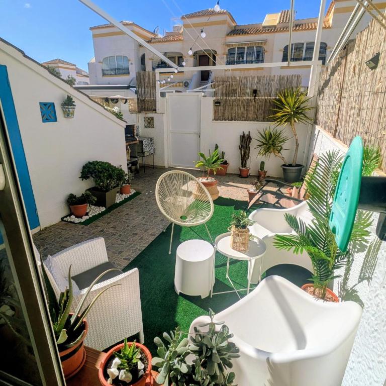 Mediterranean Chill House BBQ & Pools - Two-Bedroom Apartment - 1