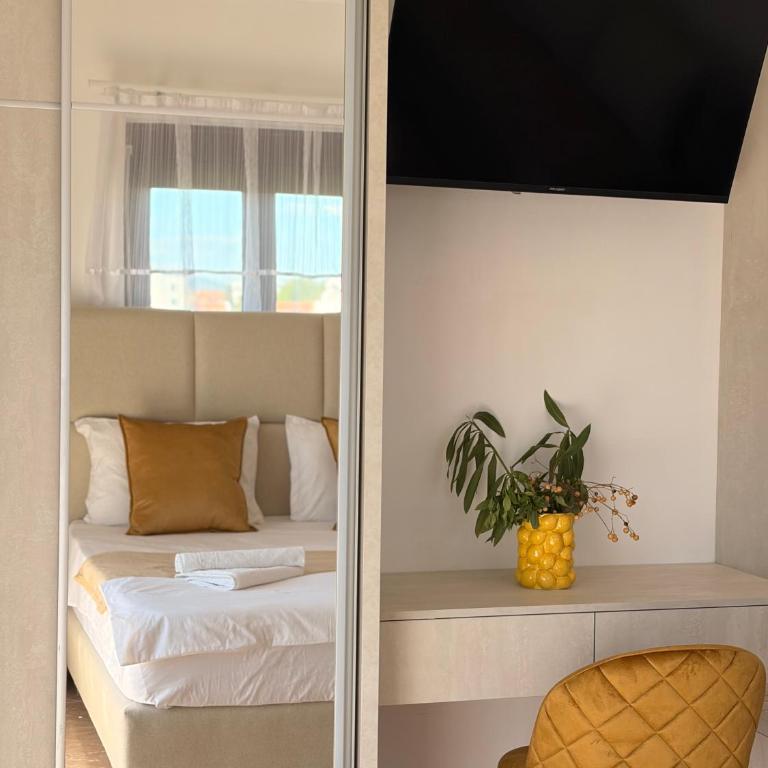 Antonios Apartments - Quadruple Room with Terrace - 4