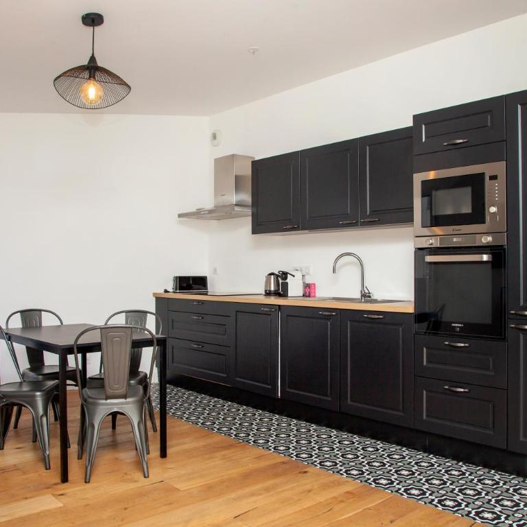 Appartements Rue Bonaparte, quartier Citadelle place Foch - Appartement 1 Chambre avec Terrasse - 16