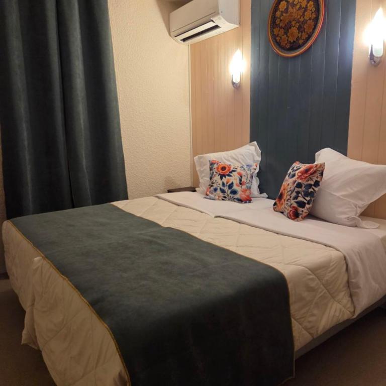 Hôtel L'Etoile Aéroport - A61 - Chambre Lits Jumeaux - 8