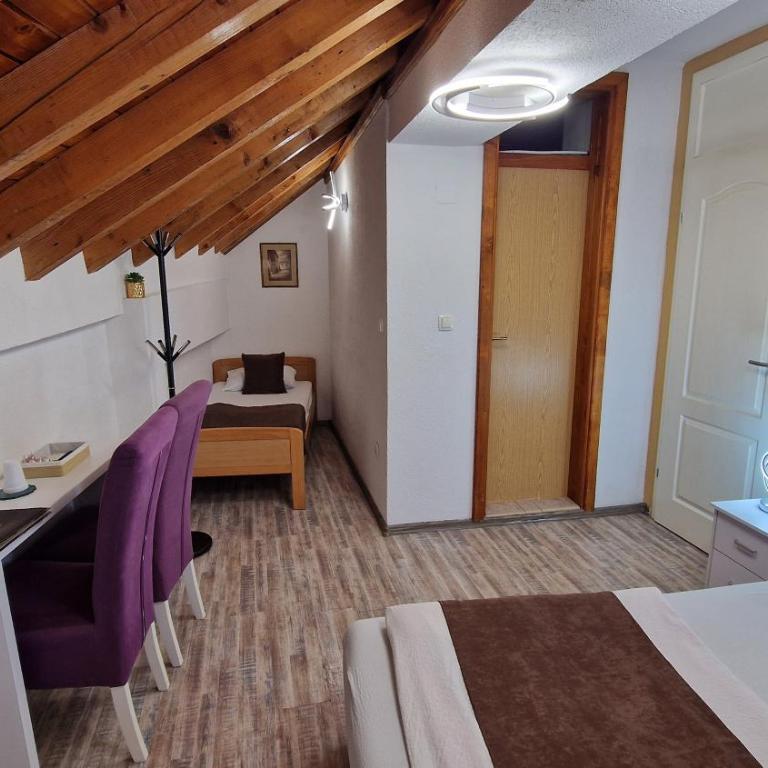 Pansion Oscar Summer Garden - Double Room with Extra Bed - 7