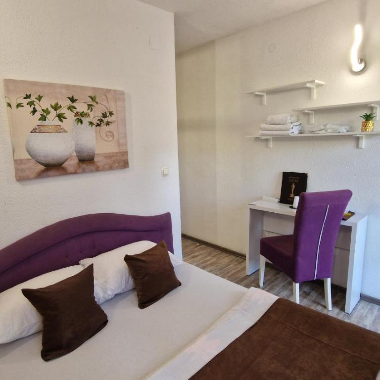 Pansion Oscar Summer Garden - Double Room with Balcony - 9