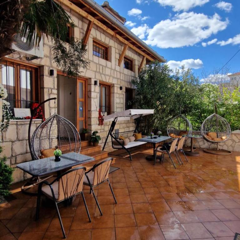 Pansion Oscar Summer Garden - Double Room with Balcony - 1