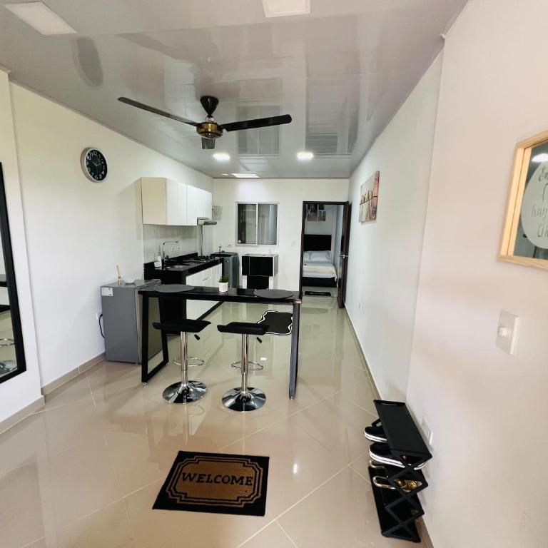 Moderno apartaestudio amoblado con parqueadero - One-Bedroom Apartment - 2