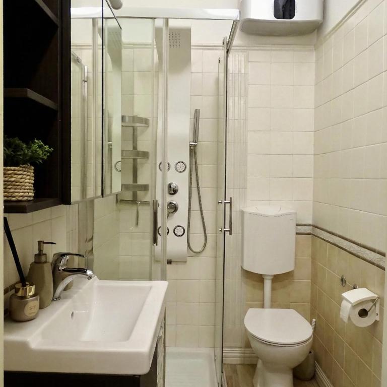Casetta di Tommy Downtown Studio Metro and AC - Two-Bedroom Apartment - 11
