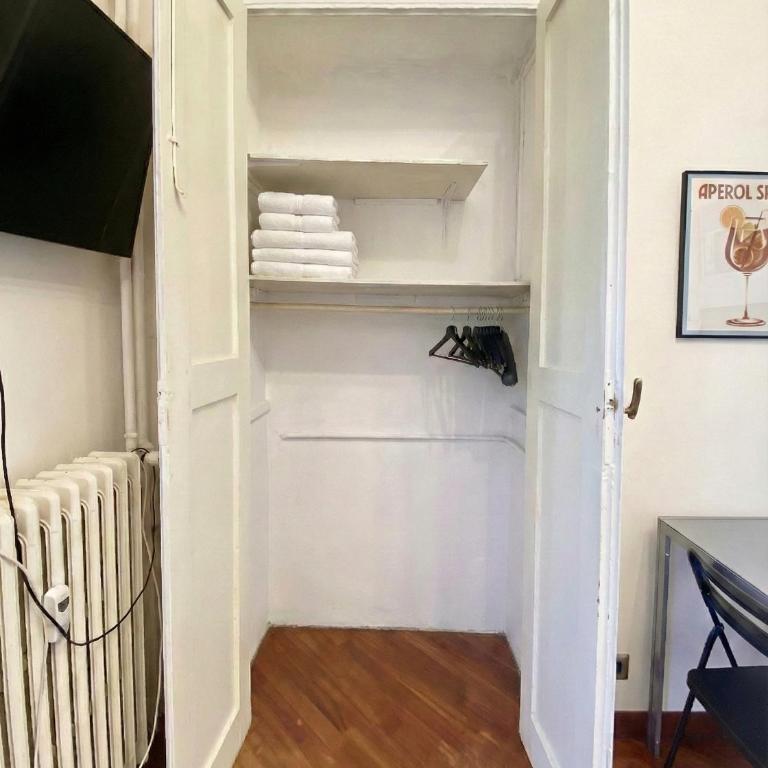 Casetta di Tommy Downtown Studio Metro and AC - Two-Bedroom Apartment - 25