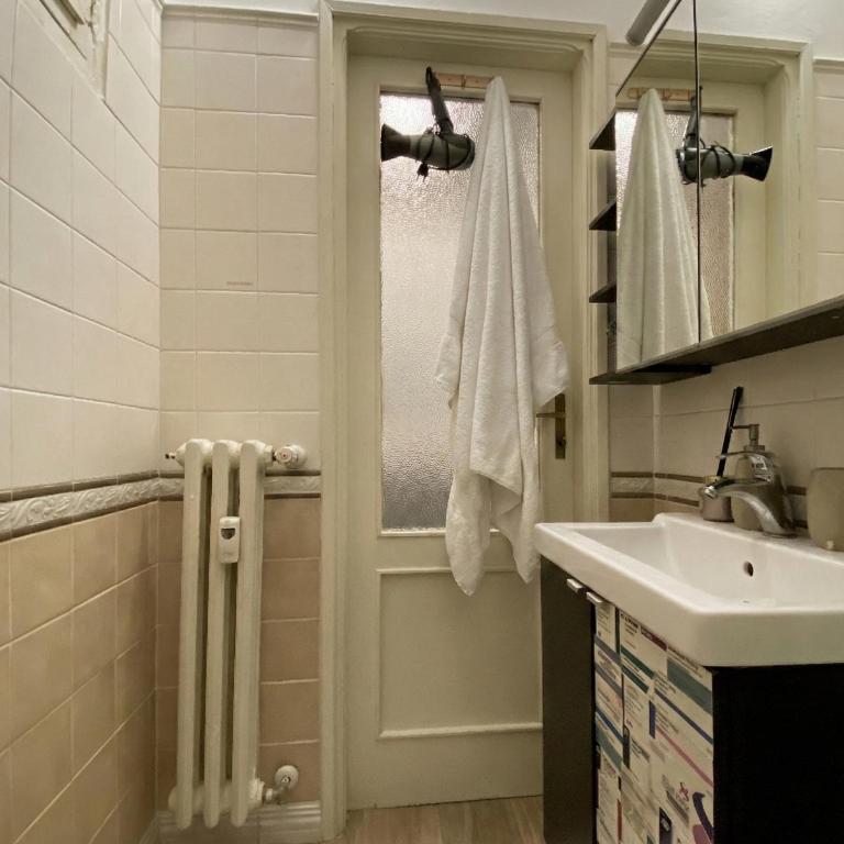 Casetta di Tommy Downtown Studio Metro and AC - Two-Bedroom Apartment - 14