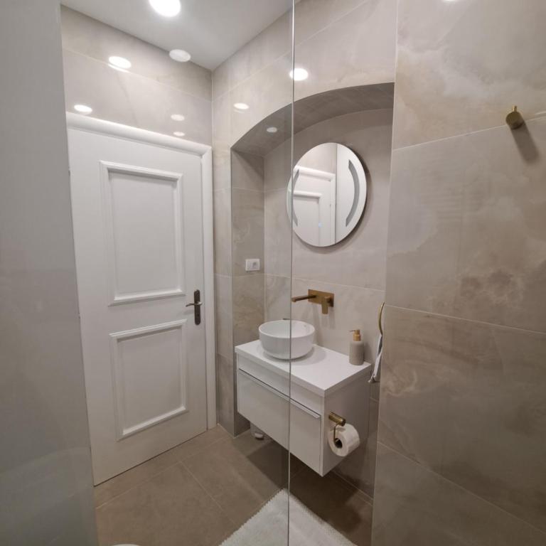 Cozy 2 Bedroom Apartment in Antique Bizanti Palace - Apartman sa 2 Spavaće Sobe - 13