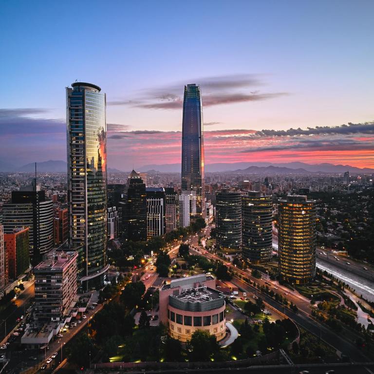 Arriendo de departamento en el barrio el GOLF Cercano a Costanera Center - Two-Bedroom Apartment with Balcony and Terrace - 1