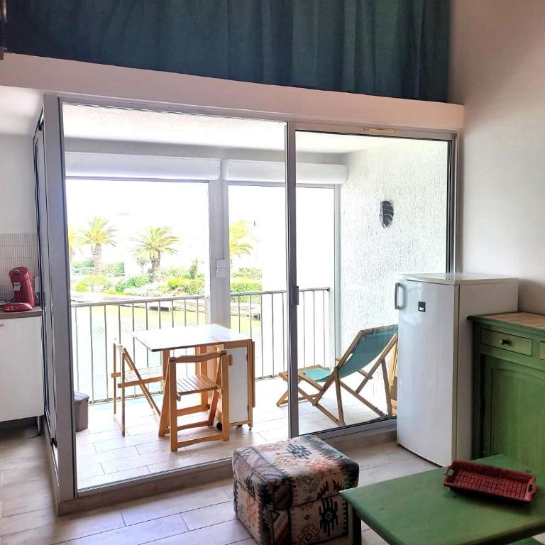appt T2 mezzanine classé rénové 2026 avec vue paranomique sur la marina et la mer Orienté nord est et doté de plafonds hauts, cet appartement reste naturellement frais et aéré! - Apartment mit 2 Schlafzimmern und Meerblick - 8
