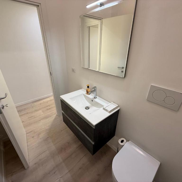 Modern & Chic, 3 Bedrooms, 2 Baths and Balcony - Appartamento Deluxe con 3 Camere da Letto - 18