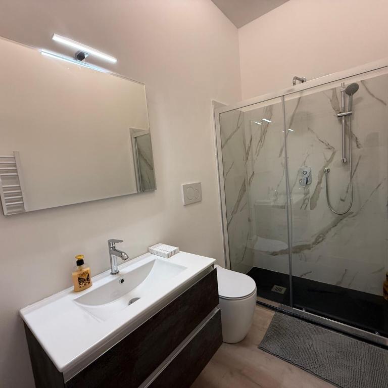 Modern & Chic, 3 Bedrooms, 2 Baths and Balcony - Appartamento Deluxe con 3 Camere da Letto - 19