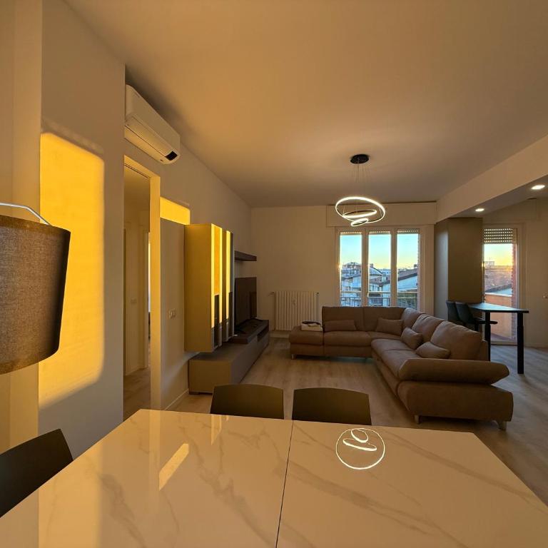 Modern & Chic, 3 Bedrooms, 2 Baths and Balcony - Appartamento Deluxe con 3 Camere da Letto - 4