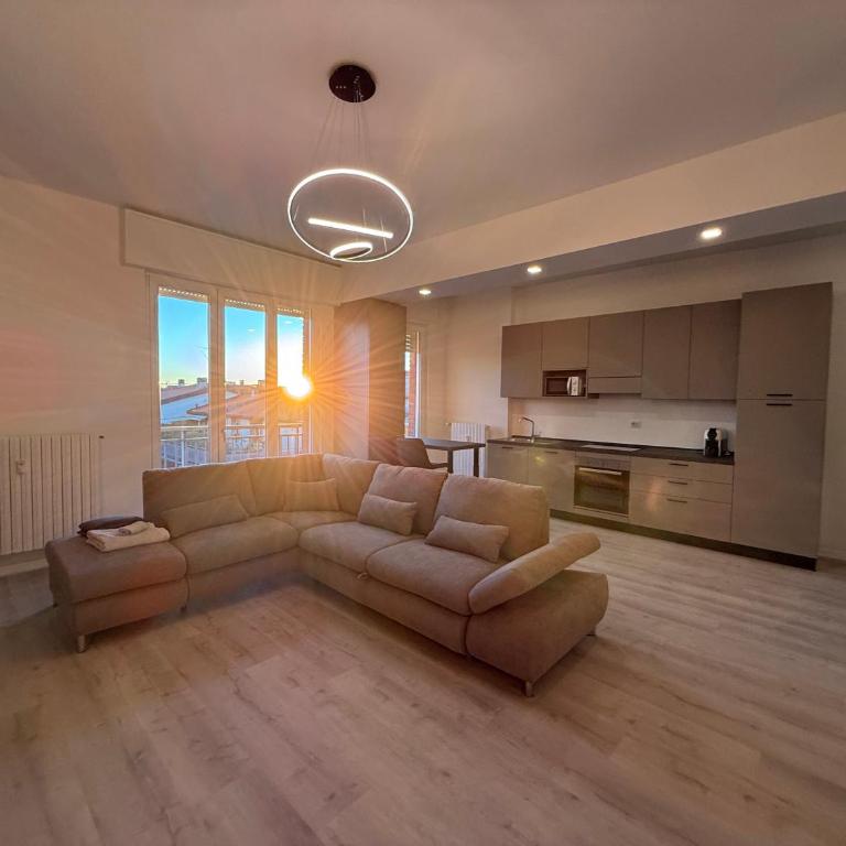 Modern & Chic, 3 Bedrooms, 2 Baths and Balcony - Appartamento Deluxe con 3 Camere da Letto - 1