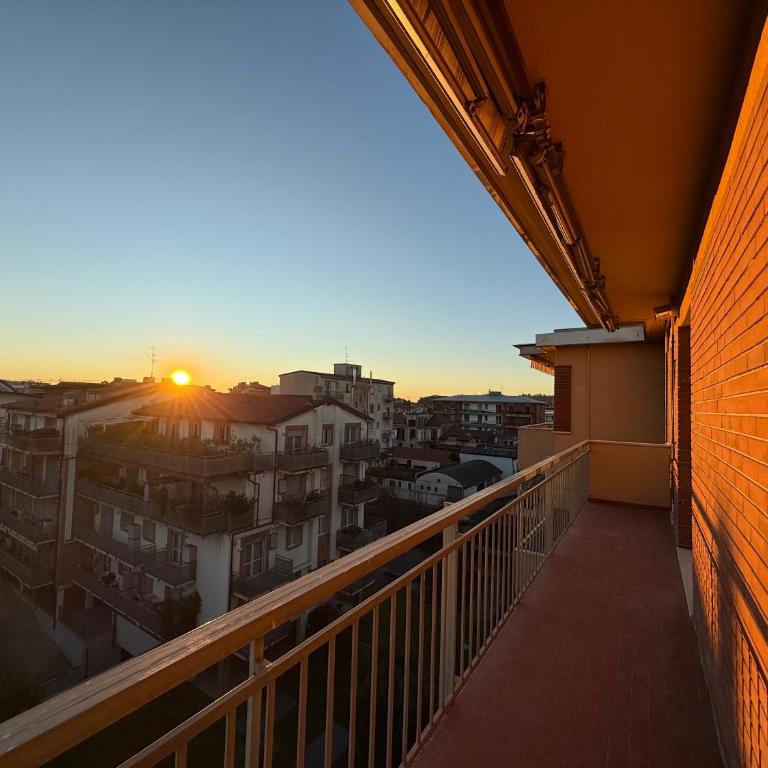 Modern & Chic, 3 Bedrooms, 2 Baths and Balcony - Appartamento Deluxe con 3 Camere da Letto - 3