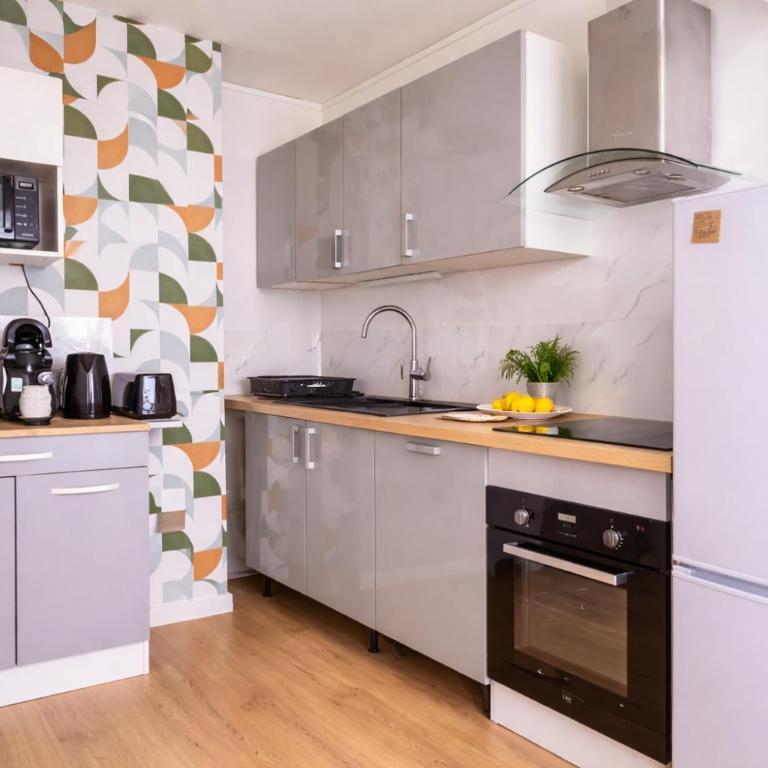 La Pause Franche - Familles et pros, parking, 2 sdb, 9 pers - Three-Bedroom Apartment - 7