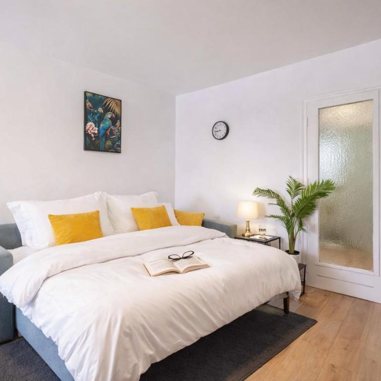 La Pause Franche - Familles et pros, parking, 2 sdb, 9 pers - Three-Bedroom Apartment - 6