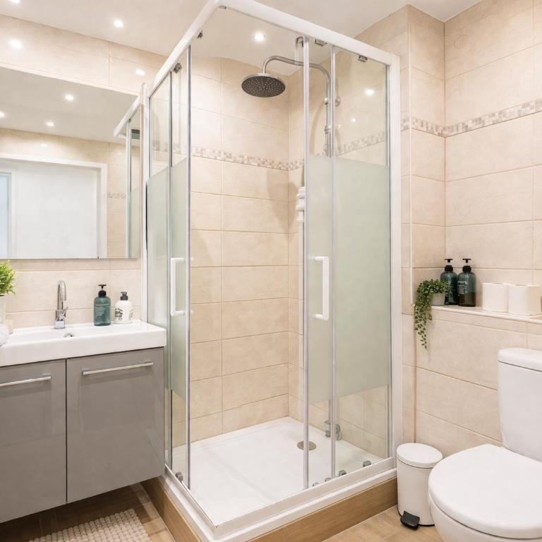 La Pause Franche - Familles et pros, parking, 2 sdb, 9 pers - Three-Bedroom Apartment - 15