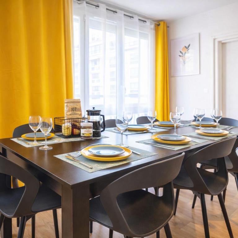 La Pause Franche - Familles et pros, parking, 2 sdb, 9 pers - Three-Bedroom Apartment - 14