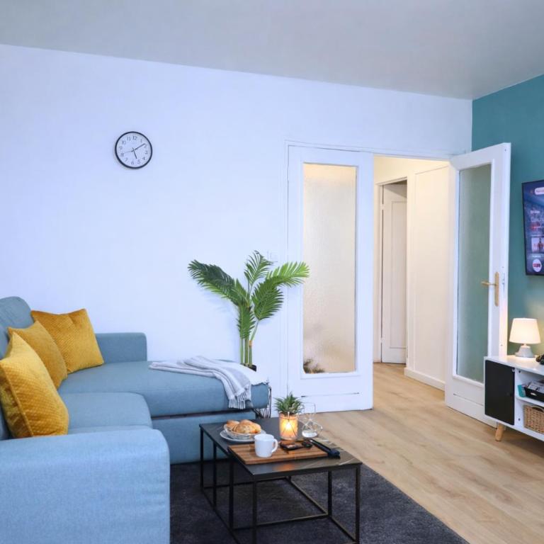La Pause Franche - Familles et pros, parking, 2 sdb, 9 pers - Three-Bedroom Apartment - 18