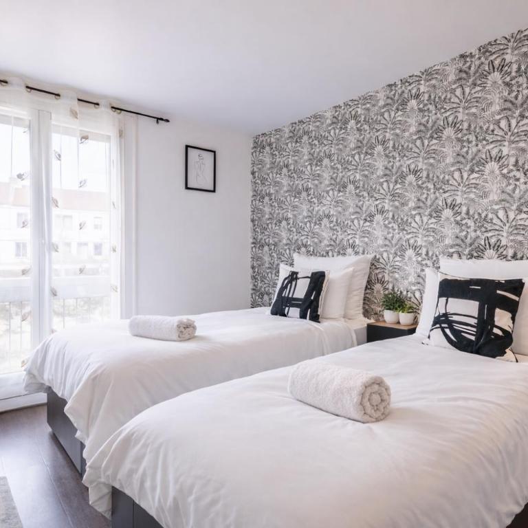 La Pause Franche - Familles et pros, parking, 2 sdb, 9 pers - Three-Bedroom Apartment - 24