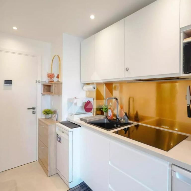 New Large Studio - Monaco Border - Sea View - Lift - Parking included - Deluxe Double Room with Balcony and Sea View - 7