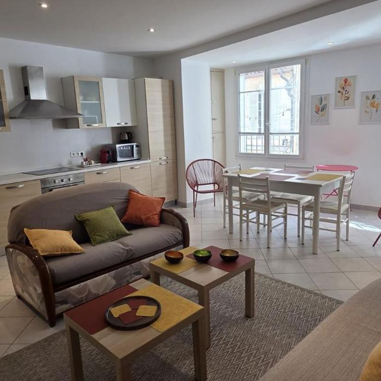 L OLIVIER Modern and Bright Historic Center Gem, 150m from the beach - Appartement 2 Chambres - 12