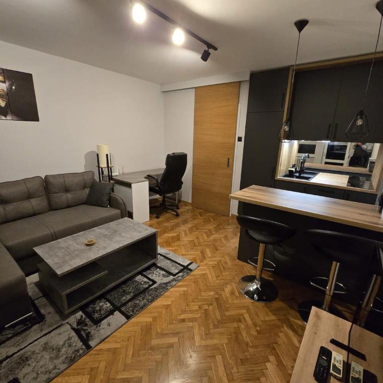 Modern Studio NB - One-Bedroom Apartment - 2