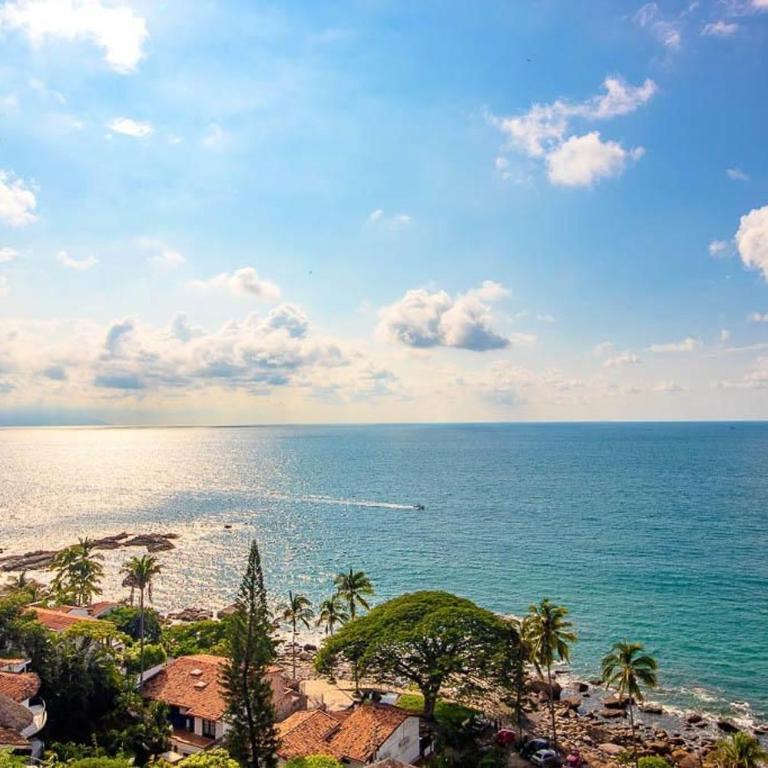 Oceanfront Indah Condo Sleeps 10 Sunsets - Three-Bedroom Apartment with Ocean View - 59