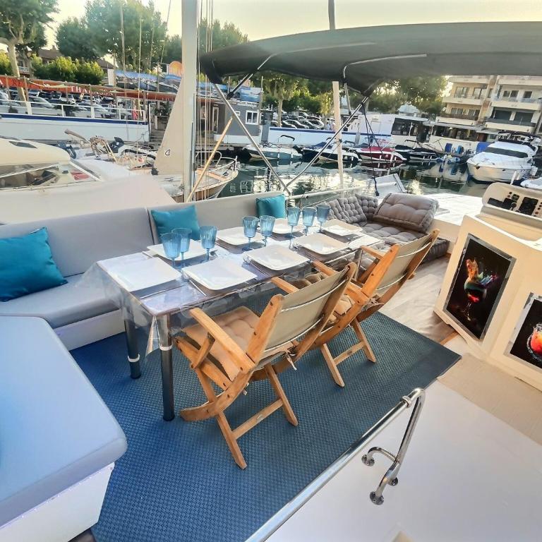 Nuit sur un yacht petit déjeuner inclus - Chambre Lit King-Size Deluxe - 9