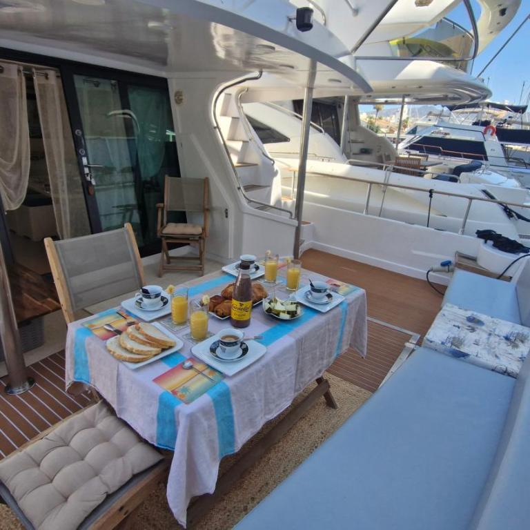 Nuit sur un yacht petit déjeuner inclus - Chambre Lit King-Size Deluxe - 14