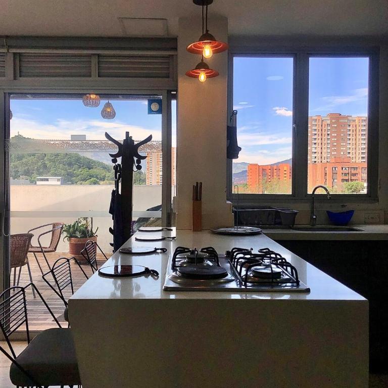 Vista al cielo y a las montañas de Medellín - Apartamento de 3 dormitorios con vistas - 12