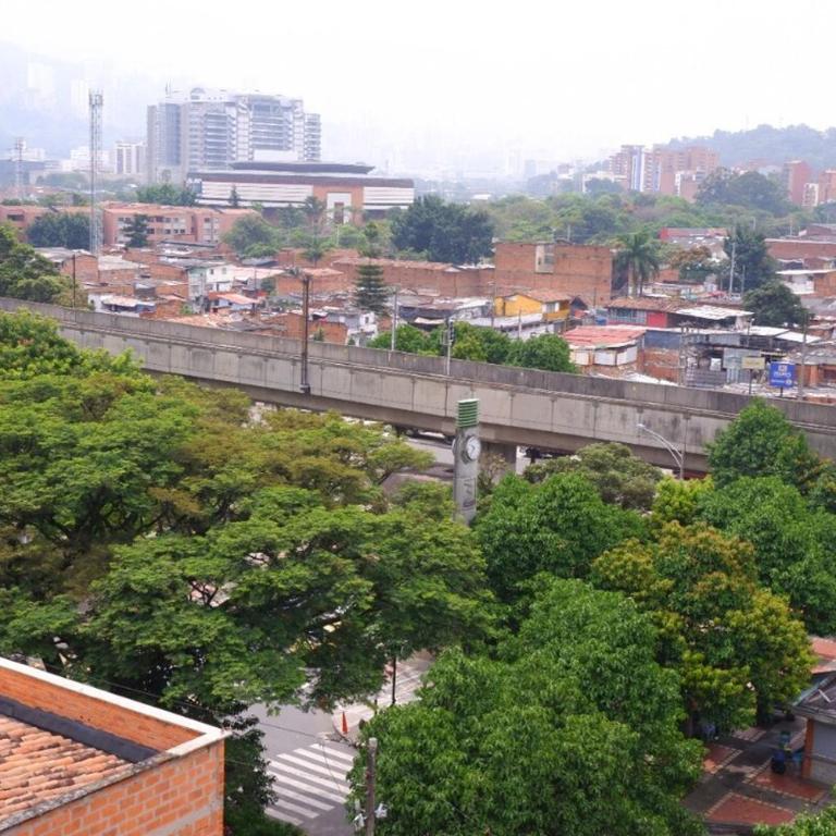 Vista al cielo y a las montañas de Medellín - Apartamento de 3 dormitorios con vistas - 13
