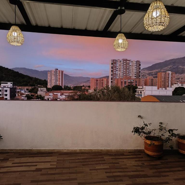 Vista al cielo y a las montañas de Medellín - Apartamento de 3 dormitorios con vistas - 24
