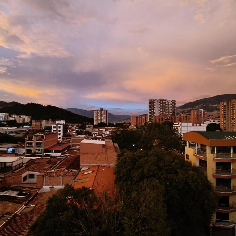 Vista al cielo y a las montañas de Medellín - Apartamento de 3 dormitorios con vistas - 44