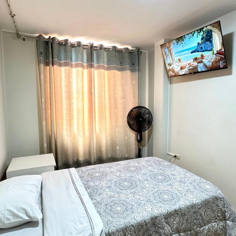 Habitación privada a 20 min del aeropuerto de Lima - Double Room with Private Bathroom - 1