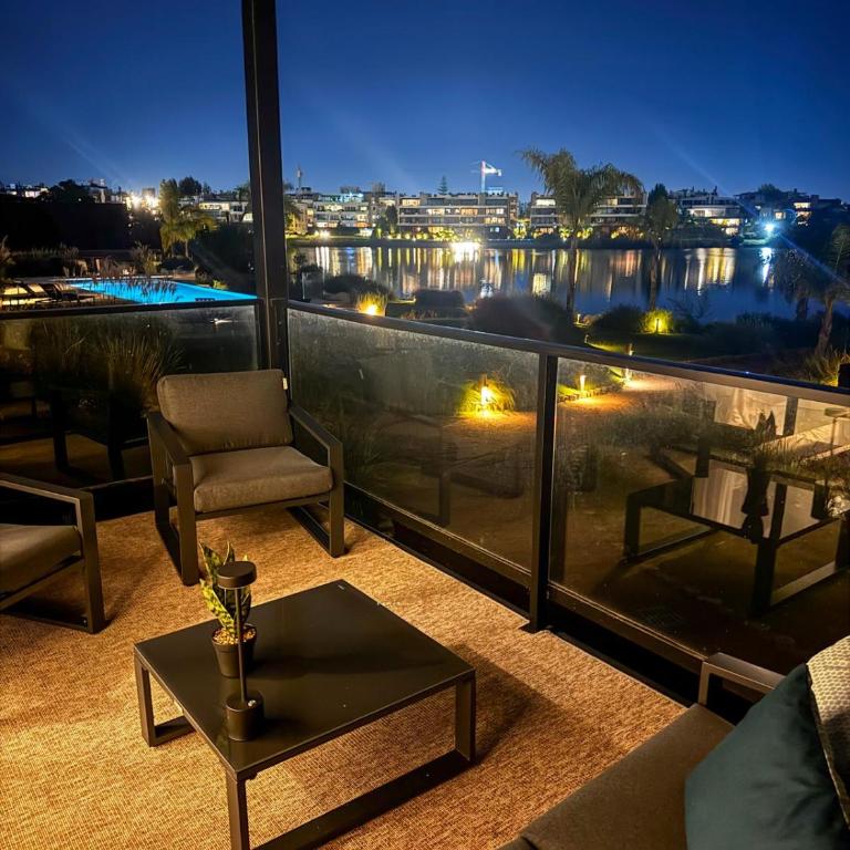 Lakefront Studio - Heated Pool & Gym 5 min airport - One-Bedroom Apartment - 17