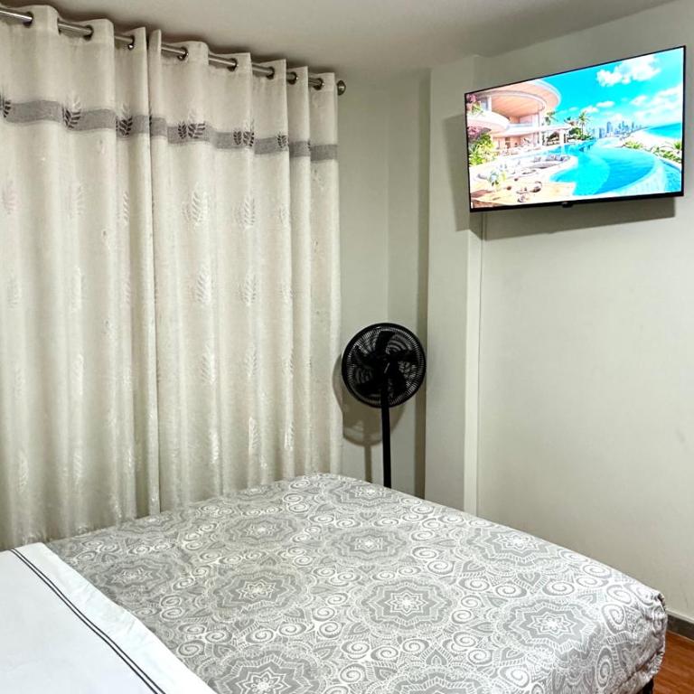 Habitación privada a 20 min del Aeropuerto de LIMA - Double Room with Private Bathroom - 1