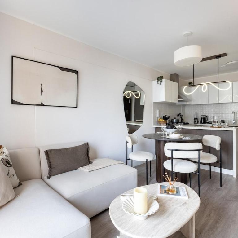 Modern 2BR Apartment in Exclusive Miraflores Area Ideal for Executives & Long Stays - Two-Bedroom Apartment - 24