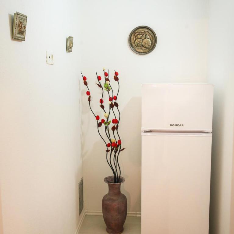 Guesthouse Aurora - Double Room with Private Bathroom - 8