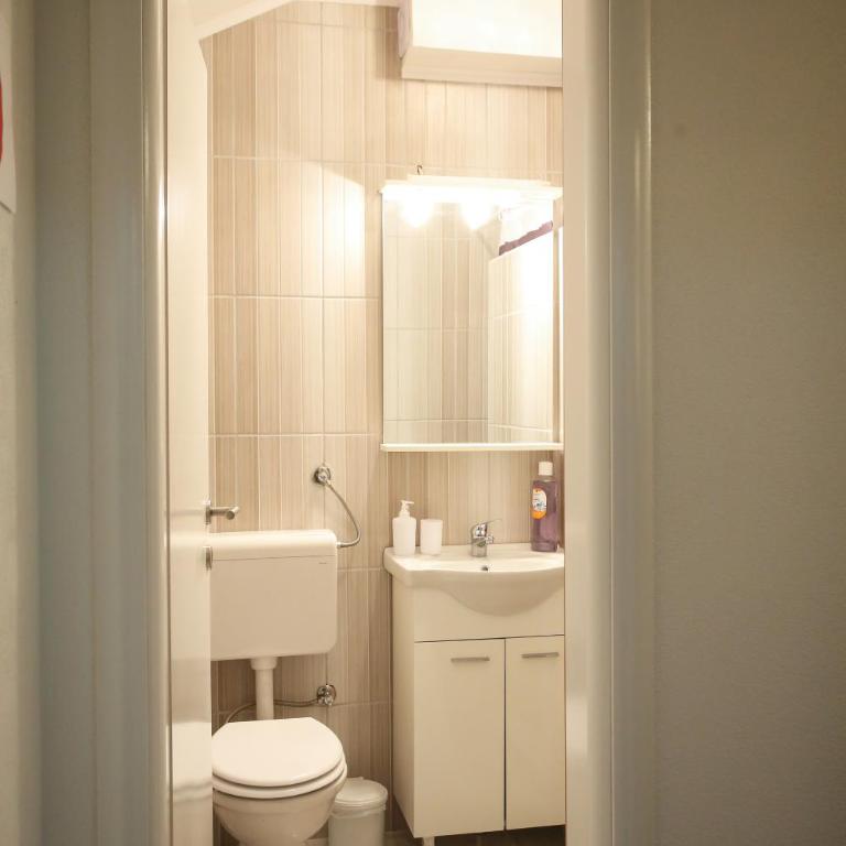 Guesthouse Aurora - Double Room with Private Bathroom - 7