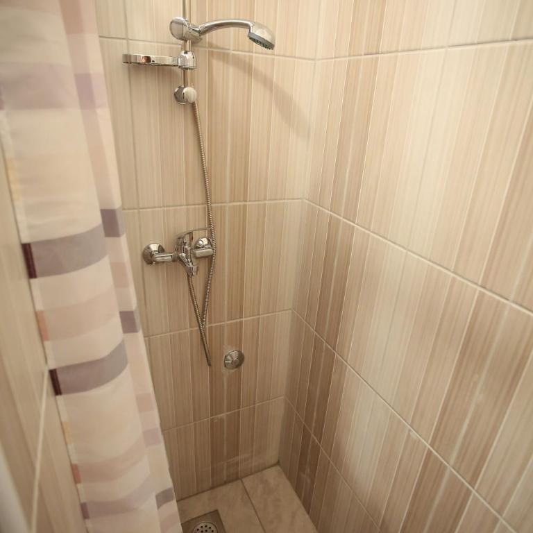 Guesthouse Aurora - Double Room with Private Bathroom - 6