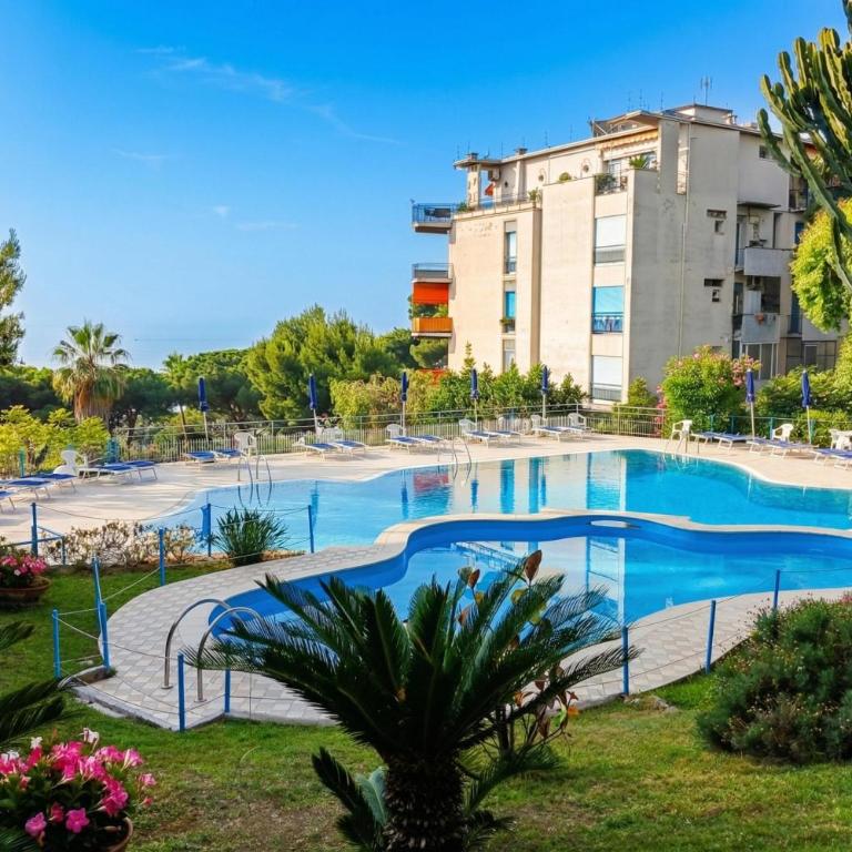Bilocale Vista Mare con Piscina - Happy Rentals - Appartamento con Balcone - 1