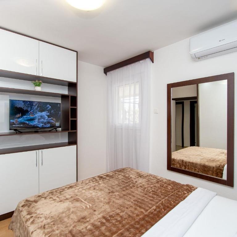 Guest House 4M Gregović - Three Bedroom Apartment - 9